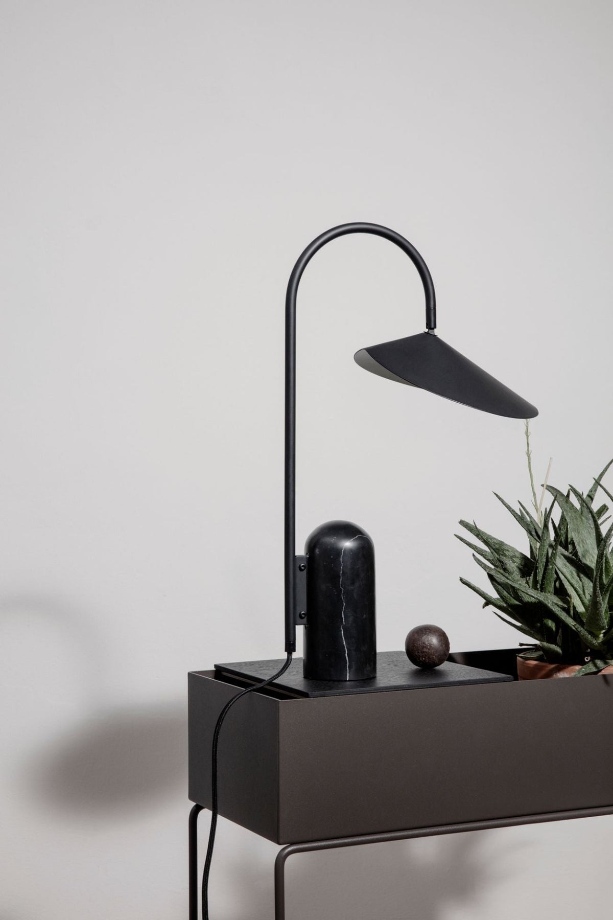 Arc Leaf Table Lamp