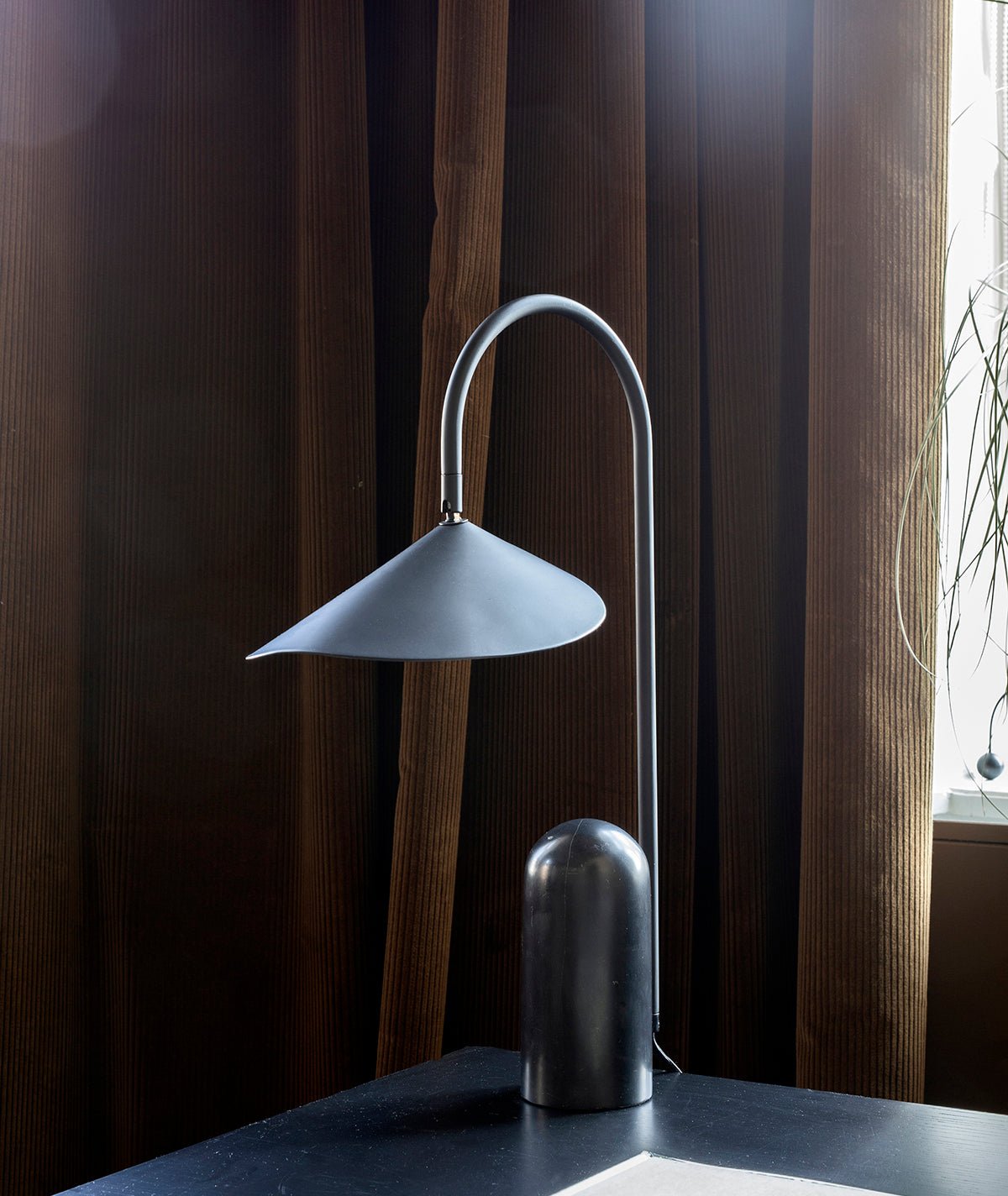 Arc Leaf Table Lamp