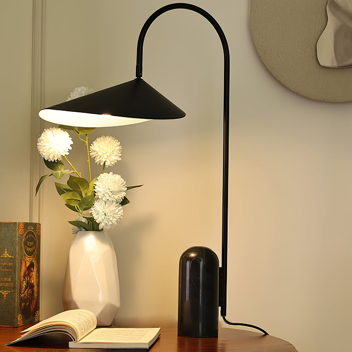 Arc Leaf Table Lamp