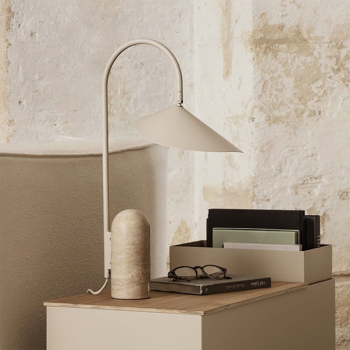 Arc Leaf Table Lamp