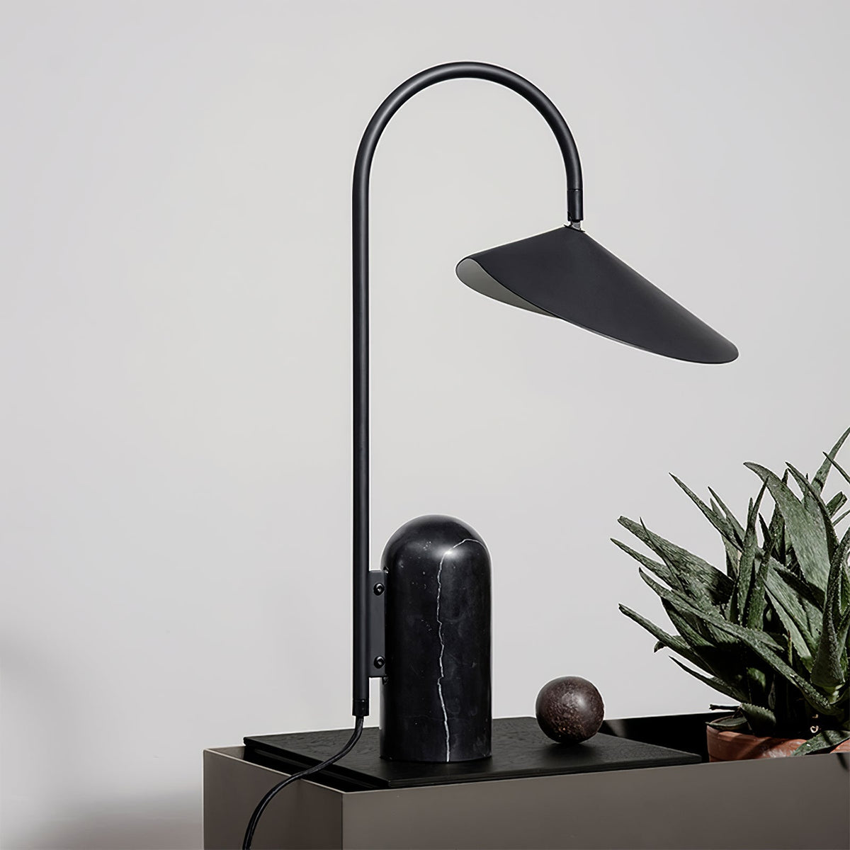 Arc Leaf Table Lamp