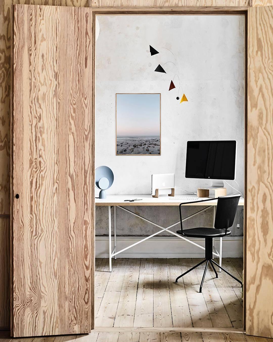 Orbit Screen Table Lamp