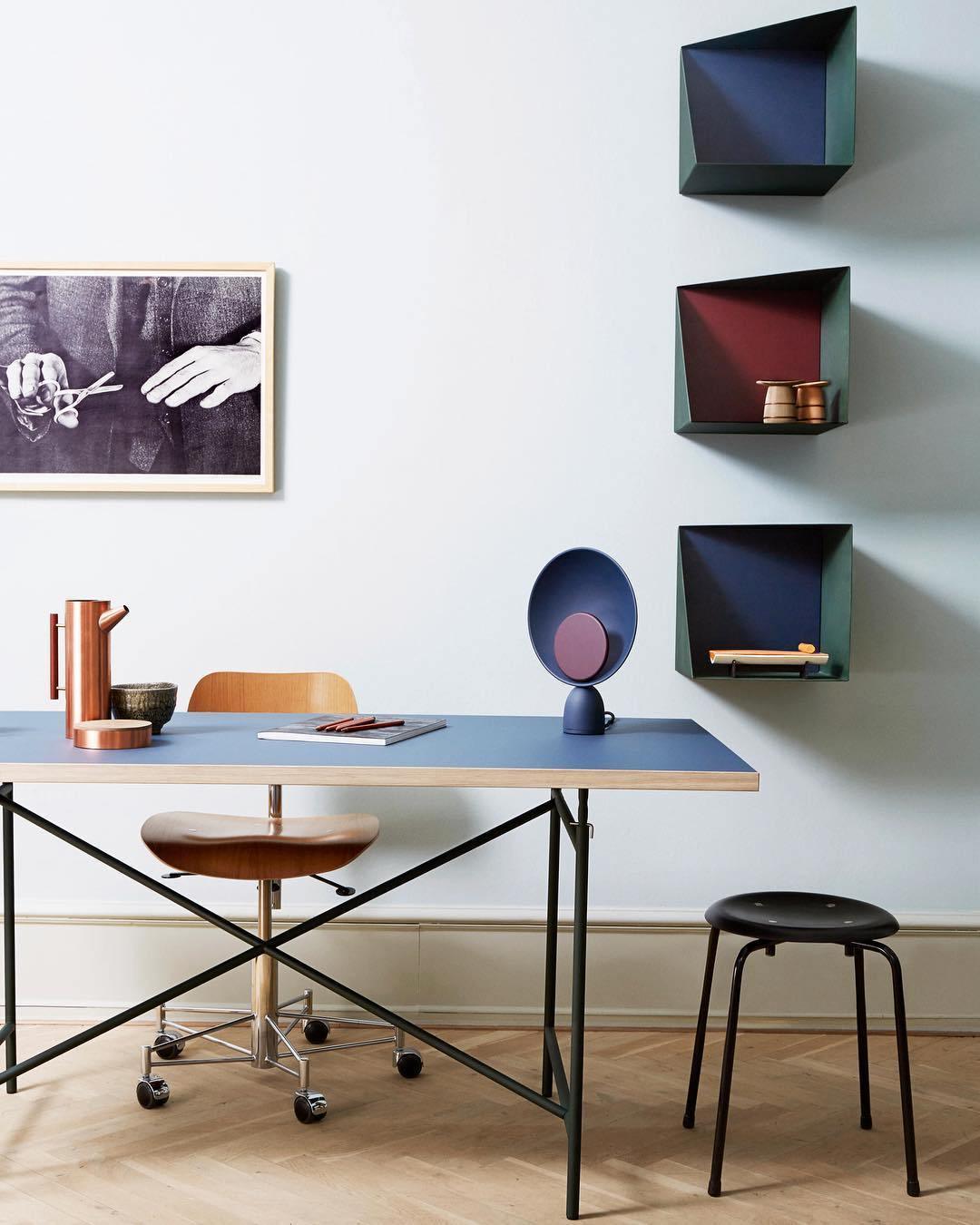 Orbit Screen Table Lamp