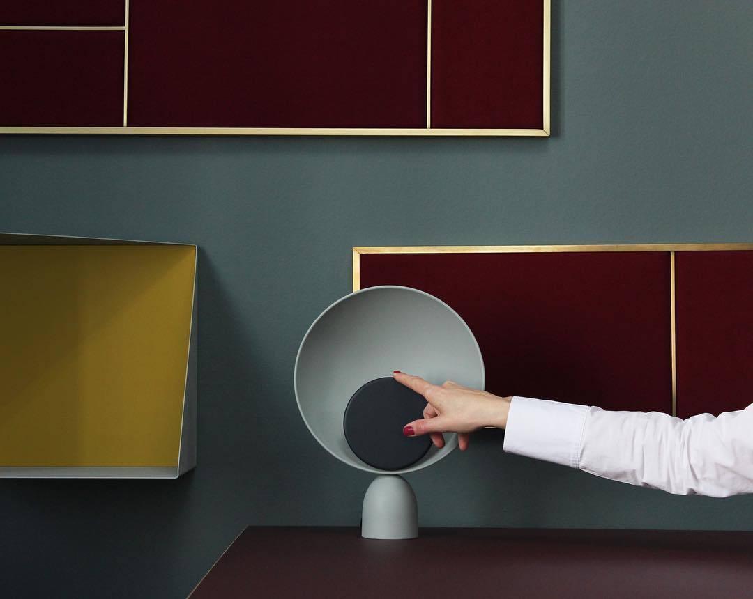 Orbit Screen Table Lamp