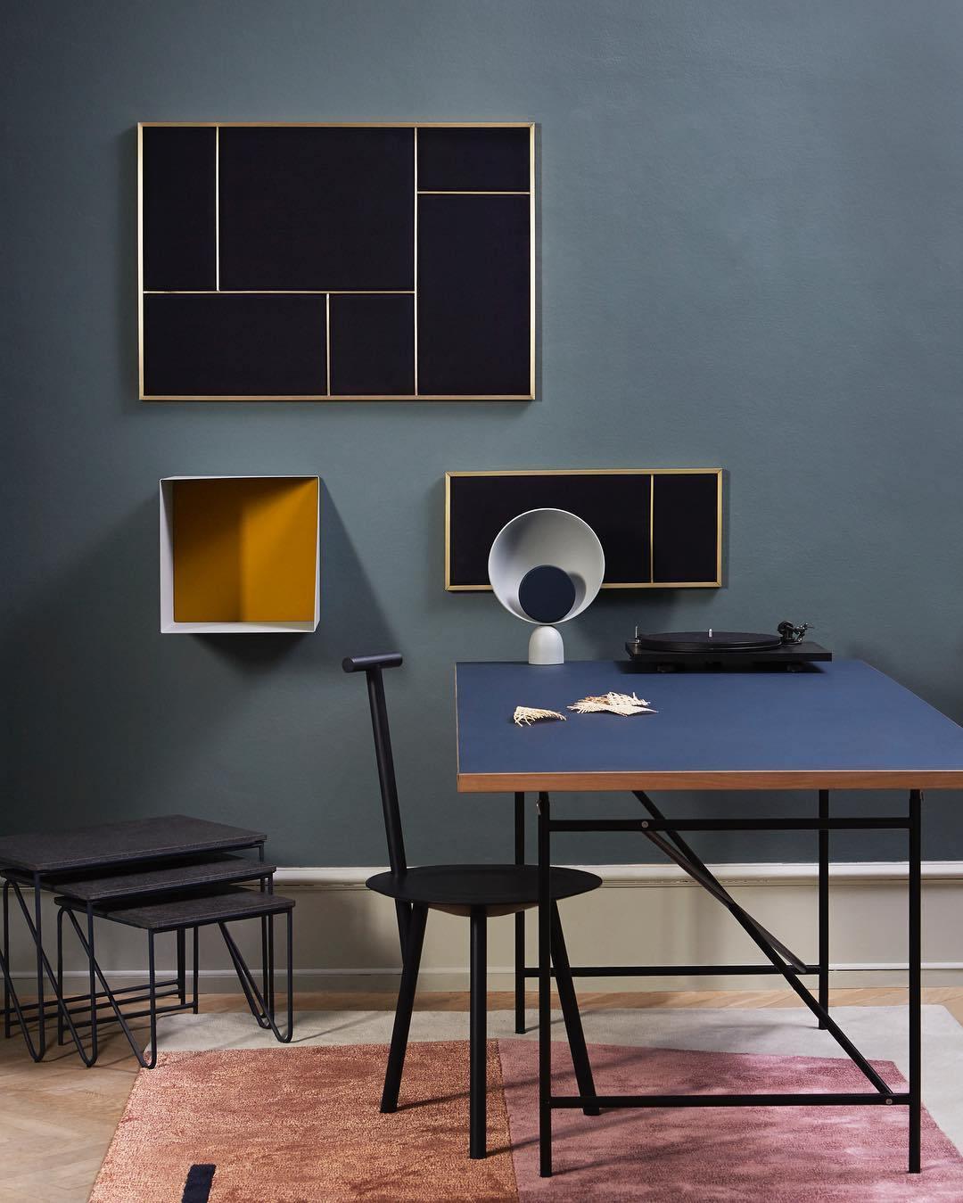 Orbit Screen Table Lamp