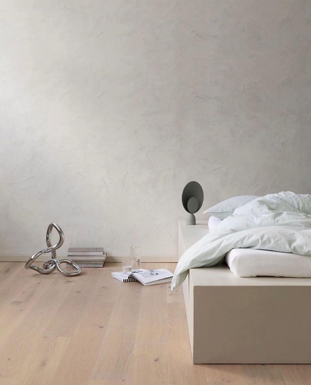 Orbit Screen Table Lamp