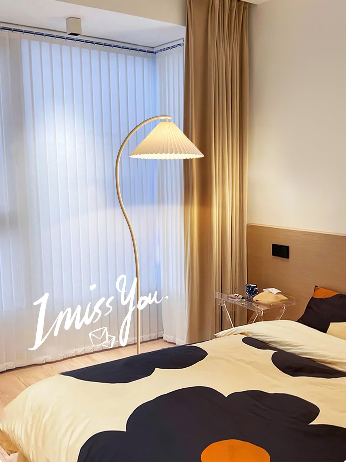 Arc Pleat Floor Lamp