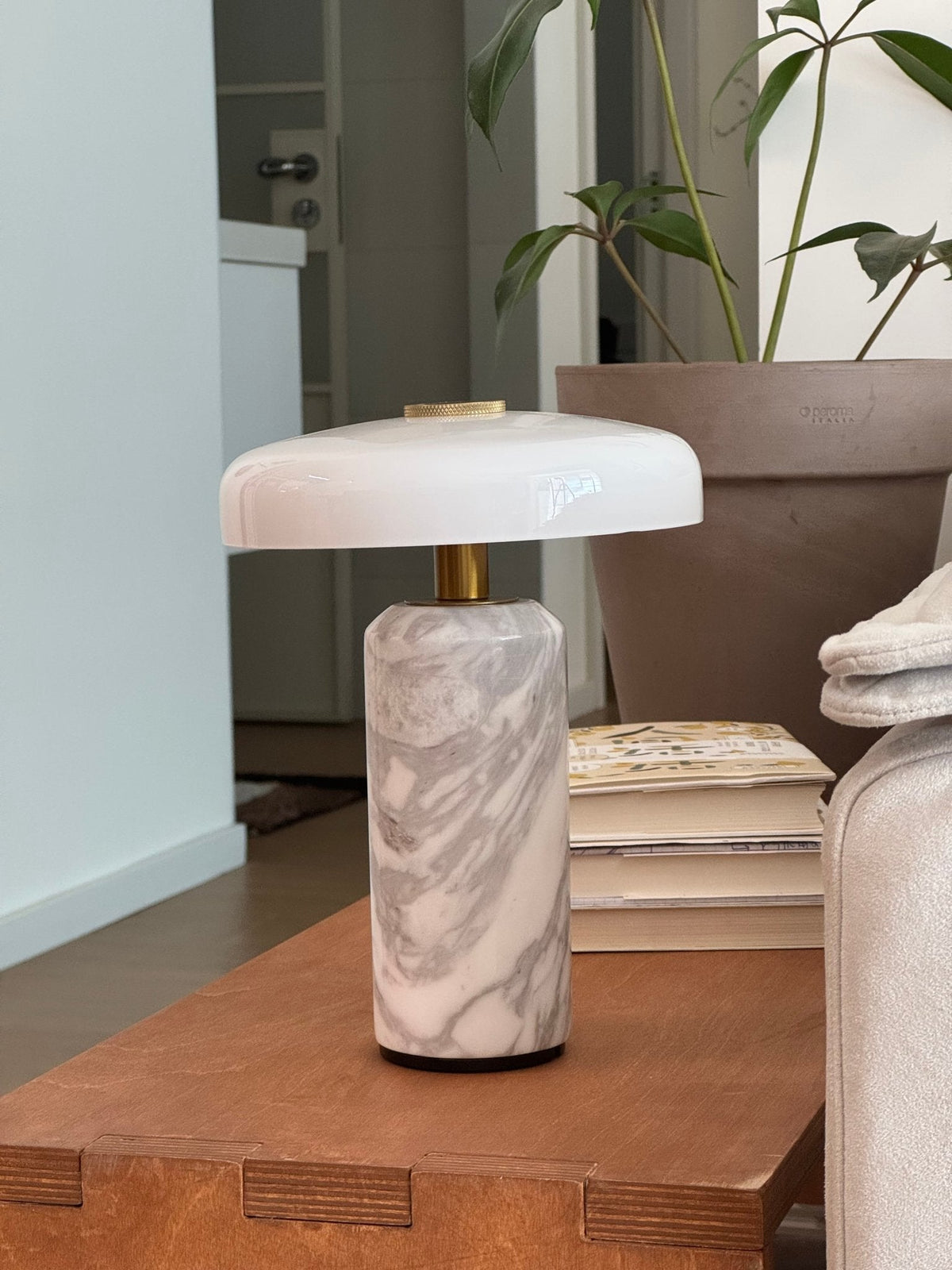 Vein Cap Table Lamp