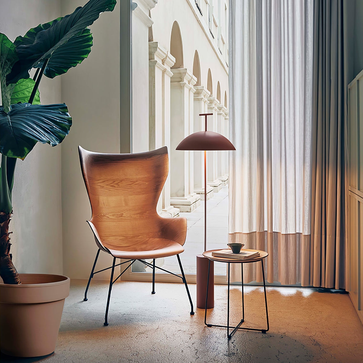 Obsidian Dome Floor Lamp