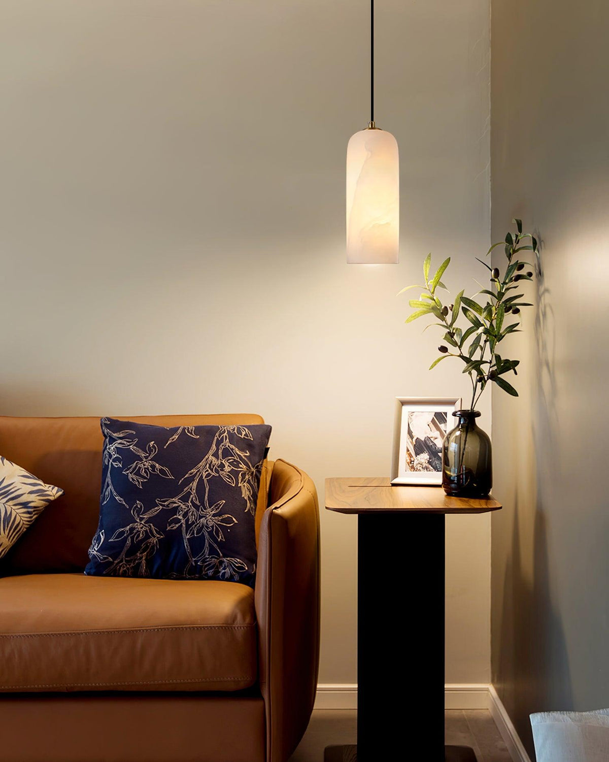 Vein Capsule Pendant Light