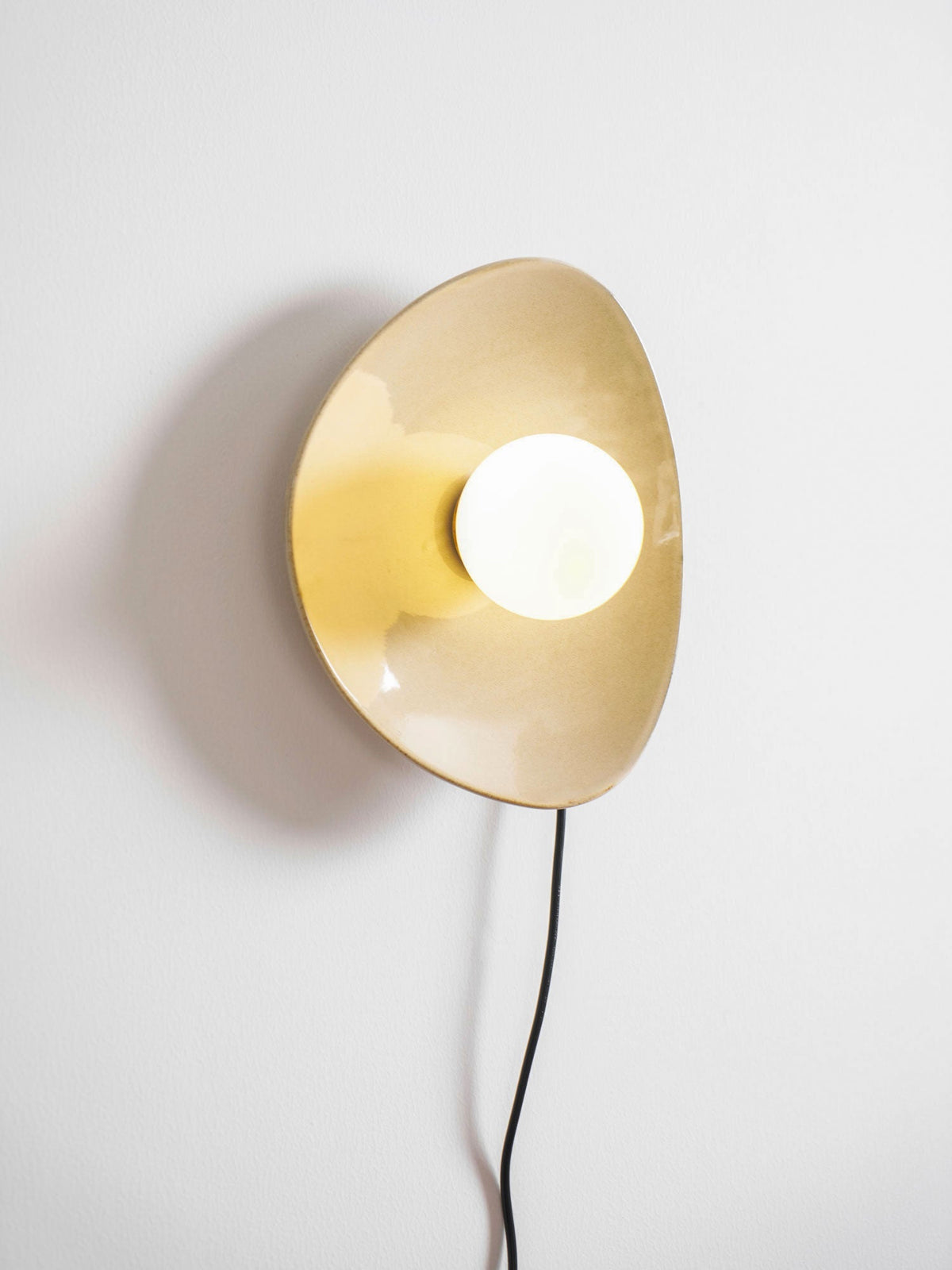 Still Disc Plug-in Wall Light