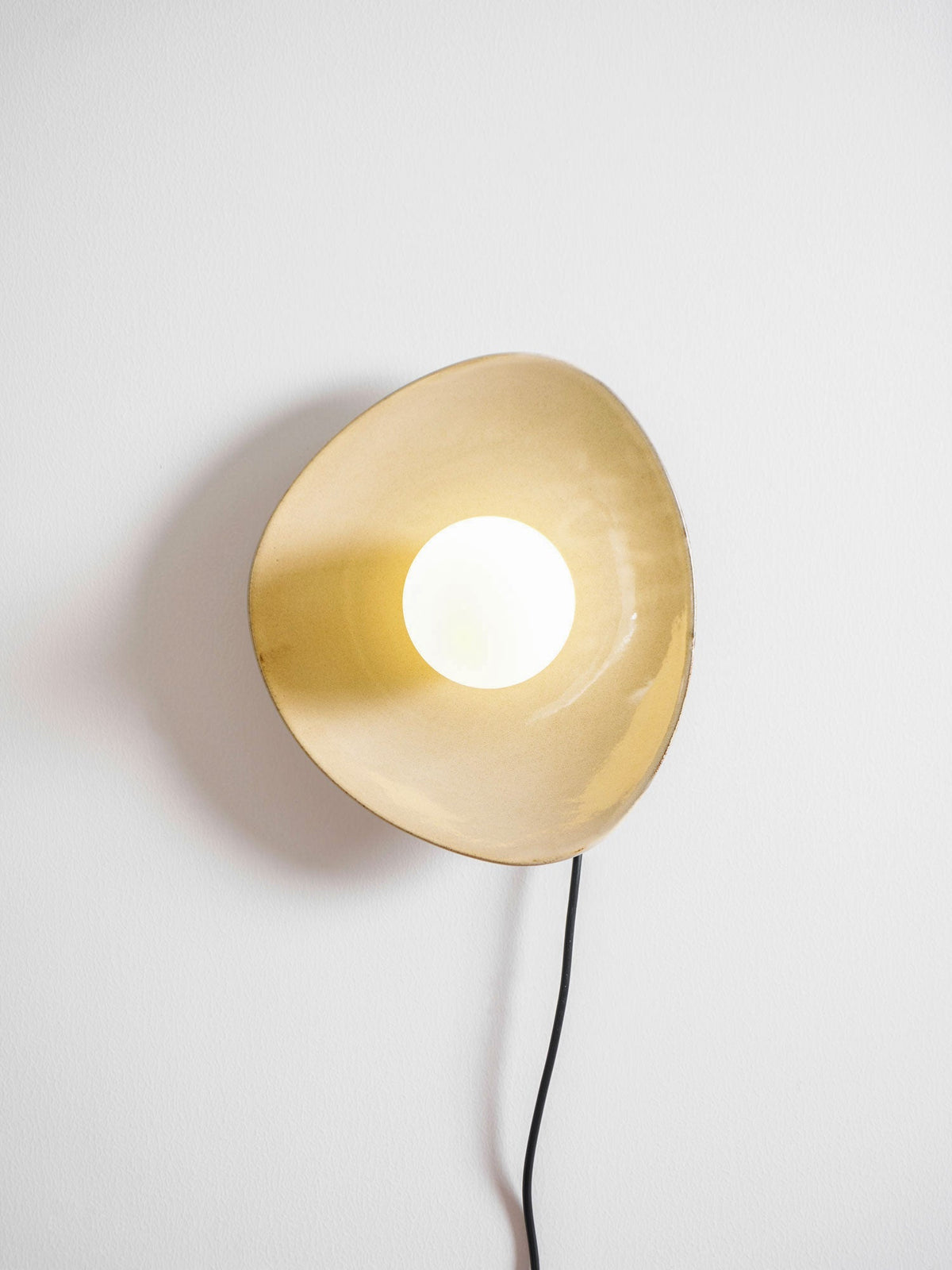 Still Disc Plug-in Wall Light
