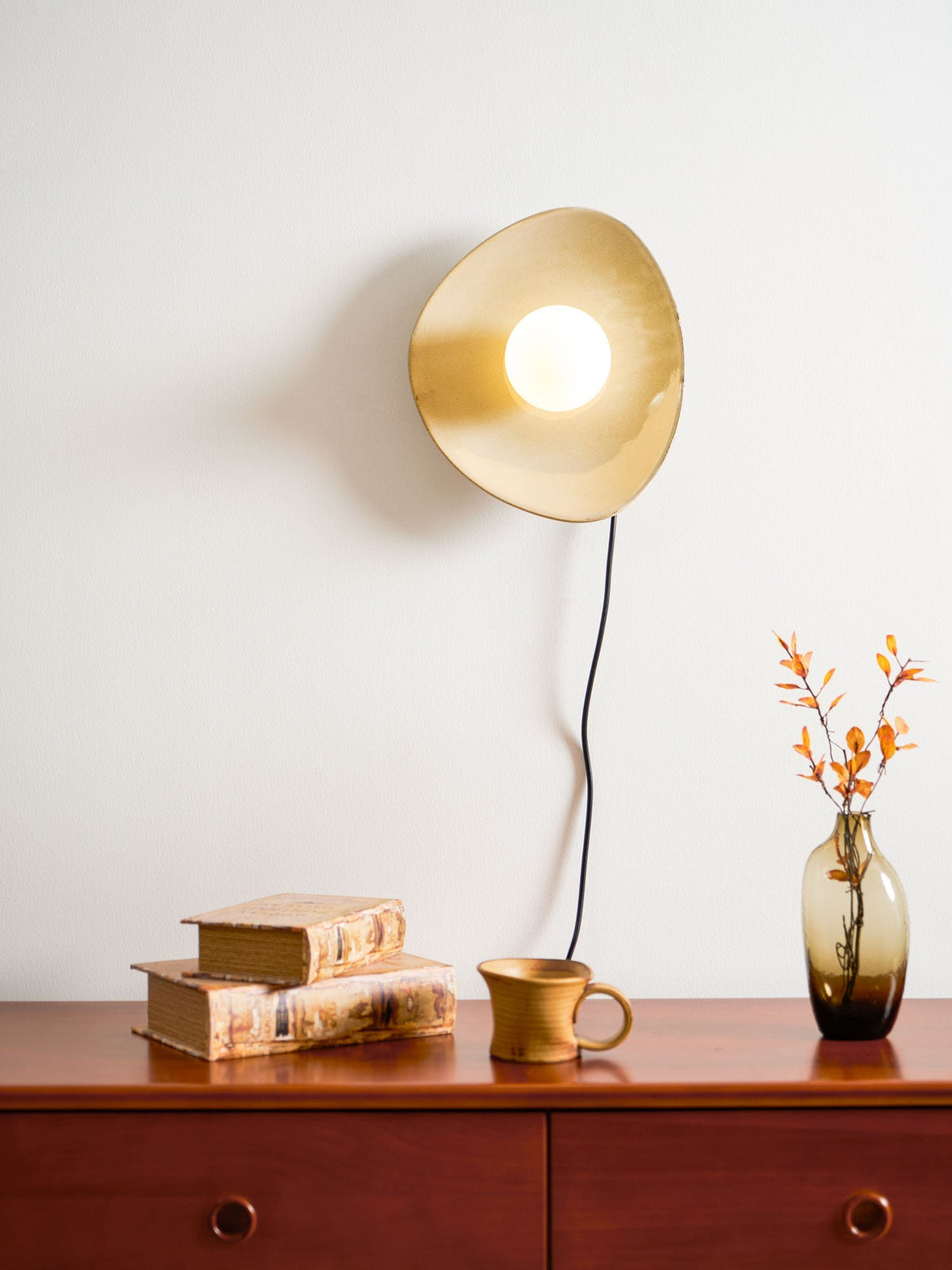 Still Disc Plug-in Wall Light