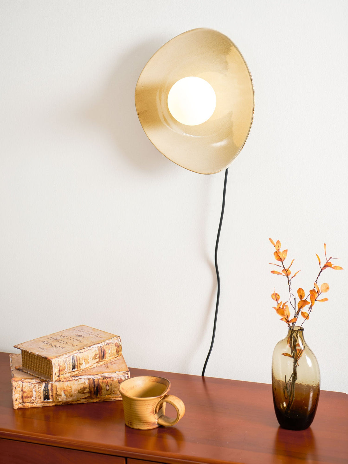 Still Disc Plug-in Wall Light