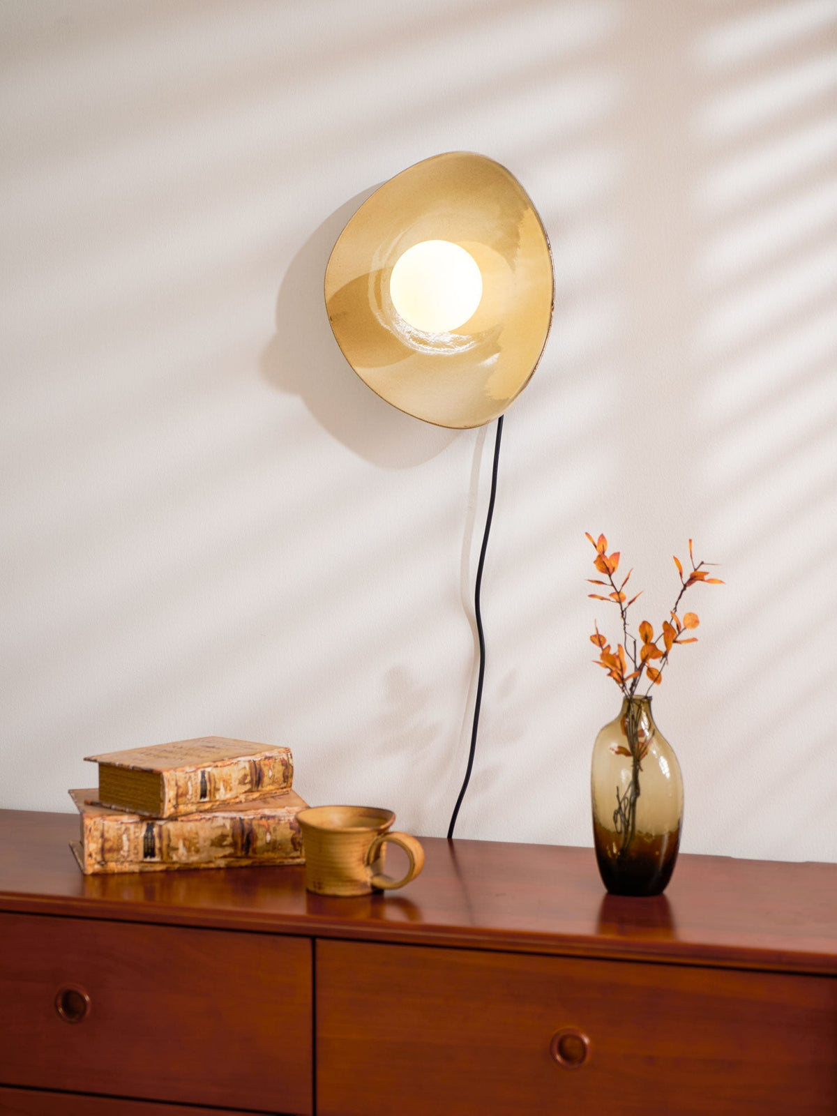 Still Disc Plug-in Wall Light