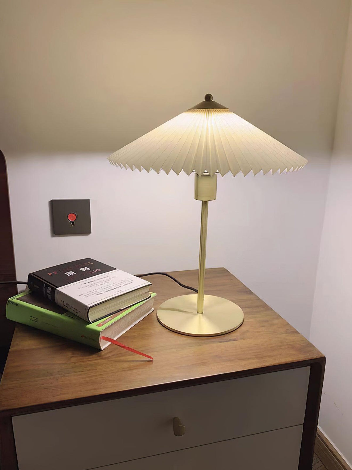 Folio Pleat Table Lamp