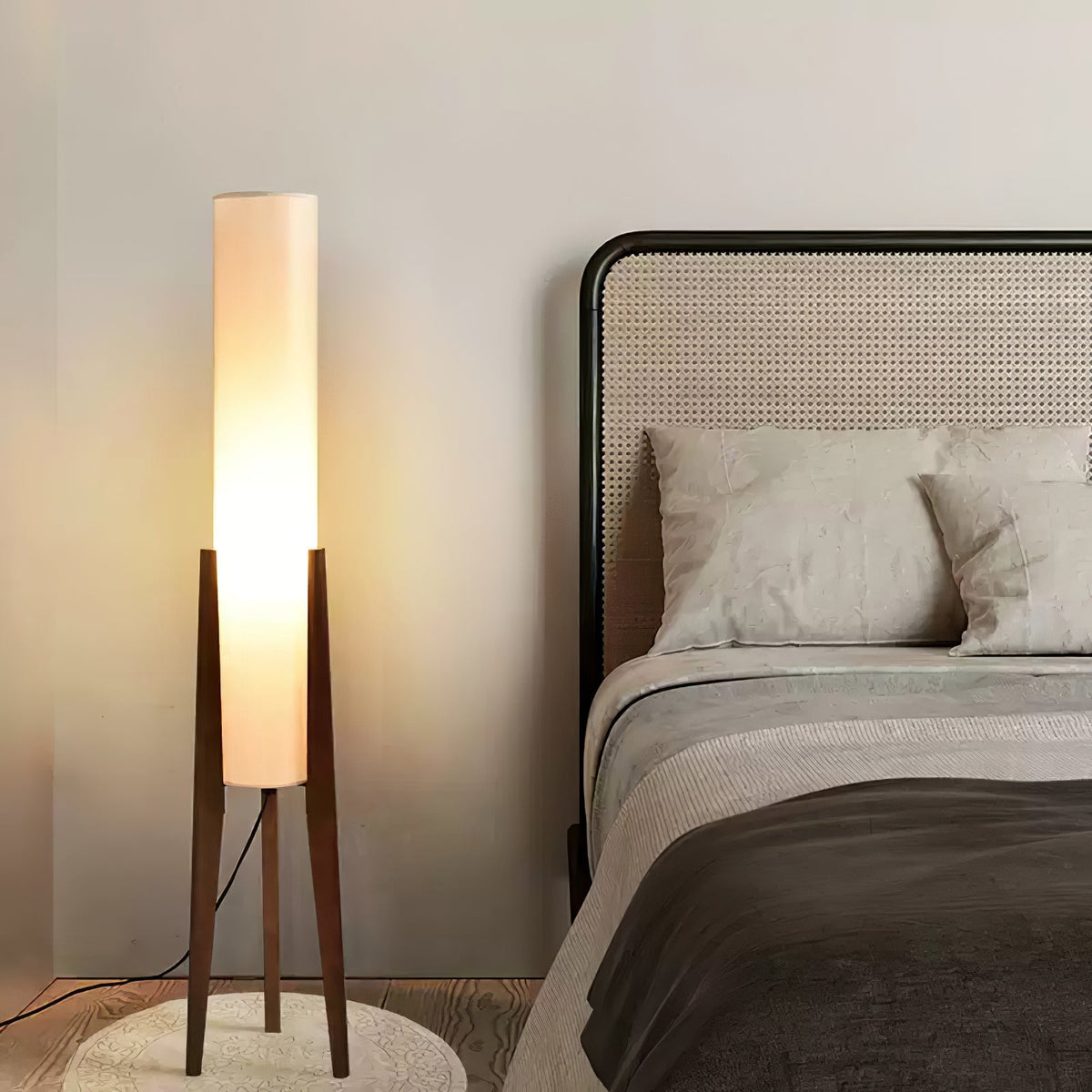Trestle Column Floor Lamp