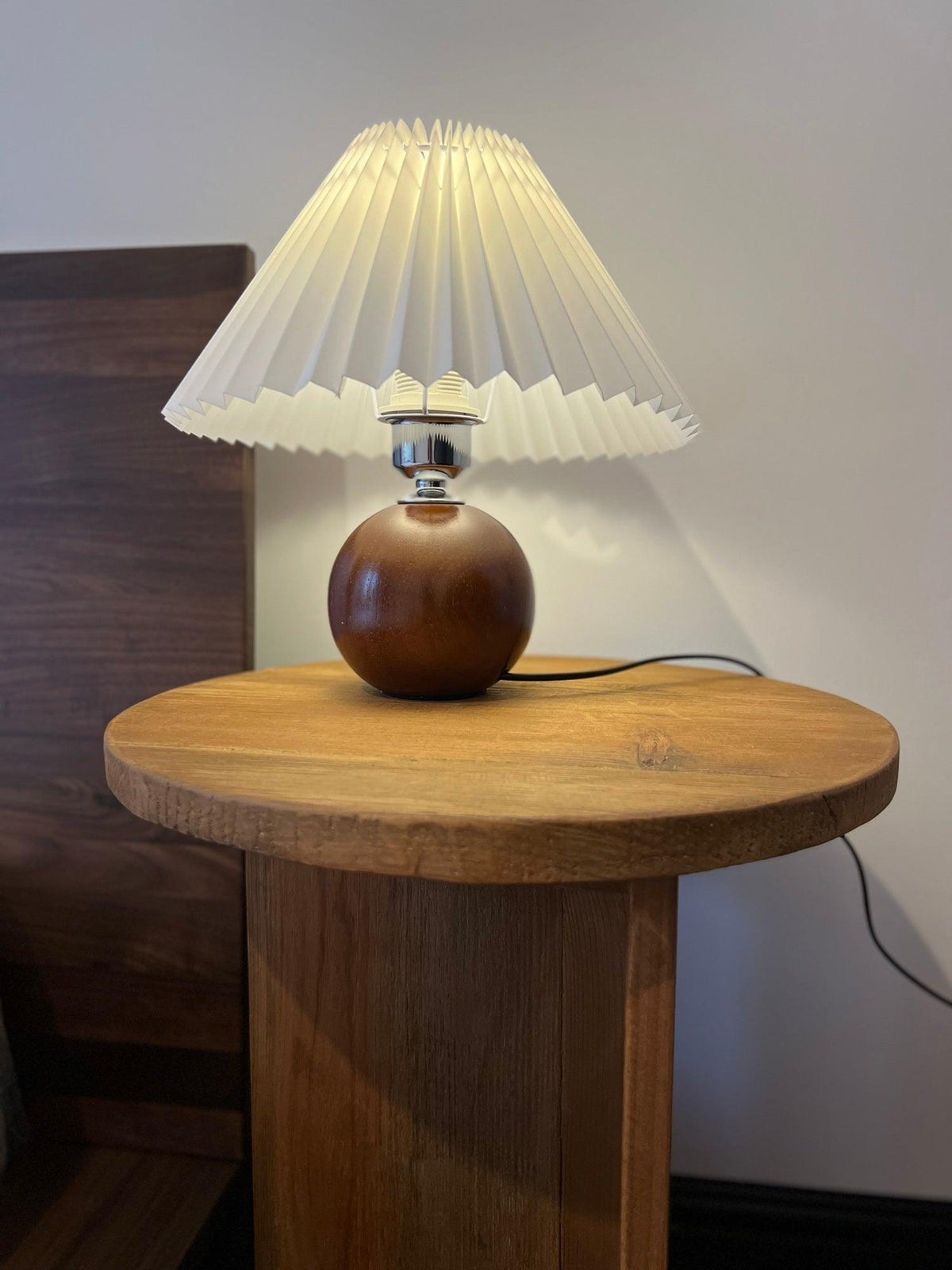 Anchor Pleat Table Lamp
